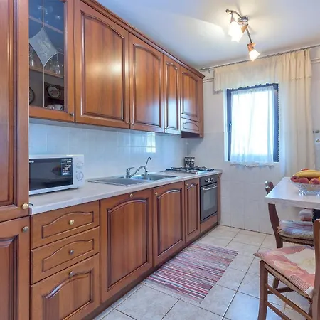 Modern, Affordable And Nicely Decorated - Paradise Pula