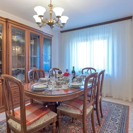Modern, Affordable And Nicely Decorated - Paradise 3* Pula