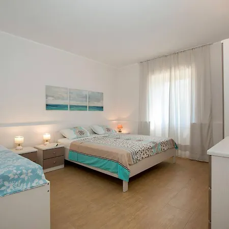 Modern, Affordable And Nicely Decorated - Paradise Guest house Pula