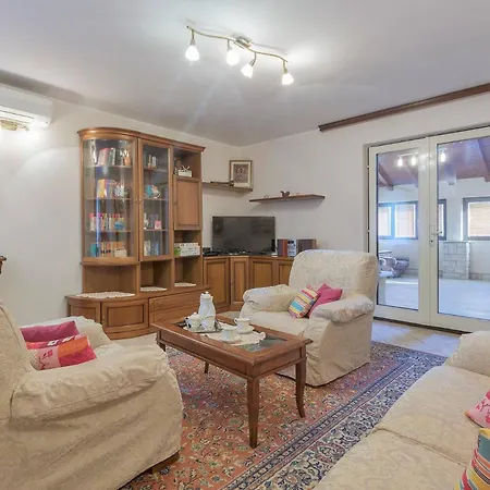 Modern, Affordable And Nicely Decorated - Paradise Pula