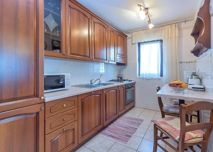 Modern, Affordable And Nicely Decorated - Paradise Pula
