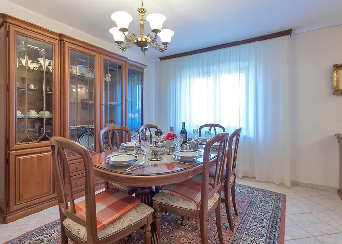 Modern, Affordable And Nicely Decorated - Paradise 3* Pula