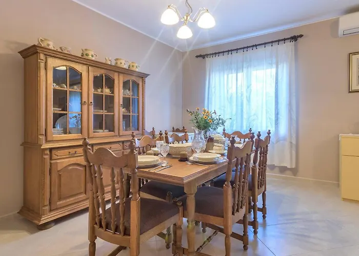 Modern, Affordable And Nicely Decorated - Paradise